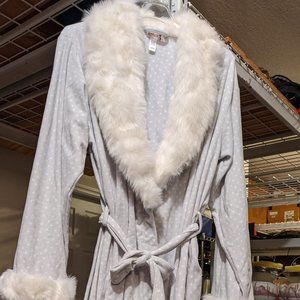 French Kitty NWT Soft Bath Robe w/Gray Polka Dots and Faux Fur Collar - Size L